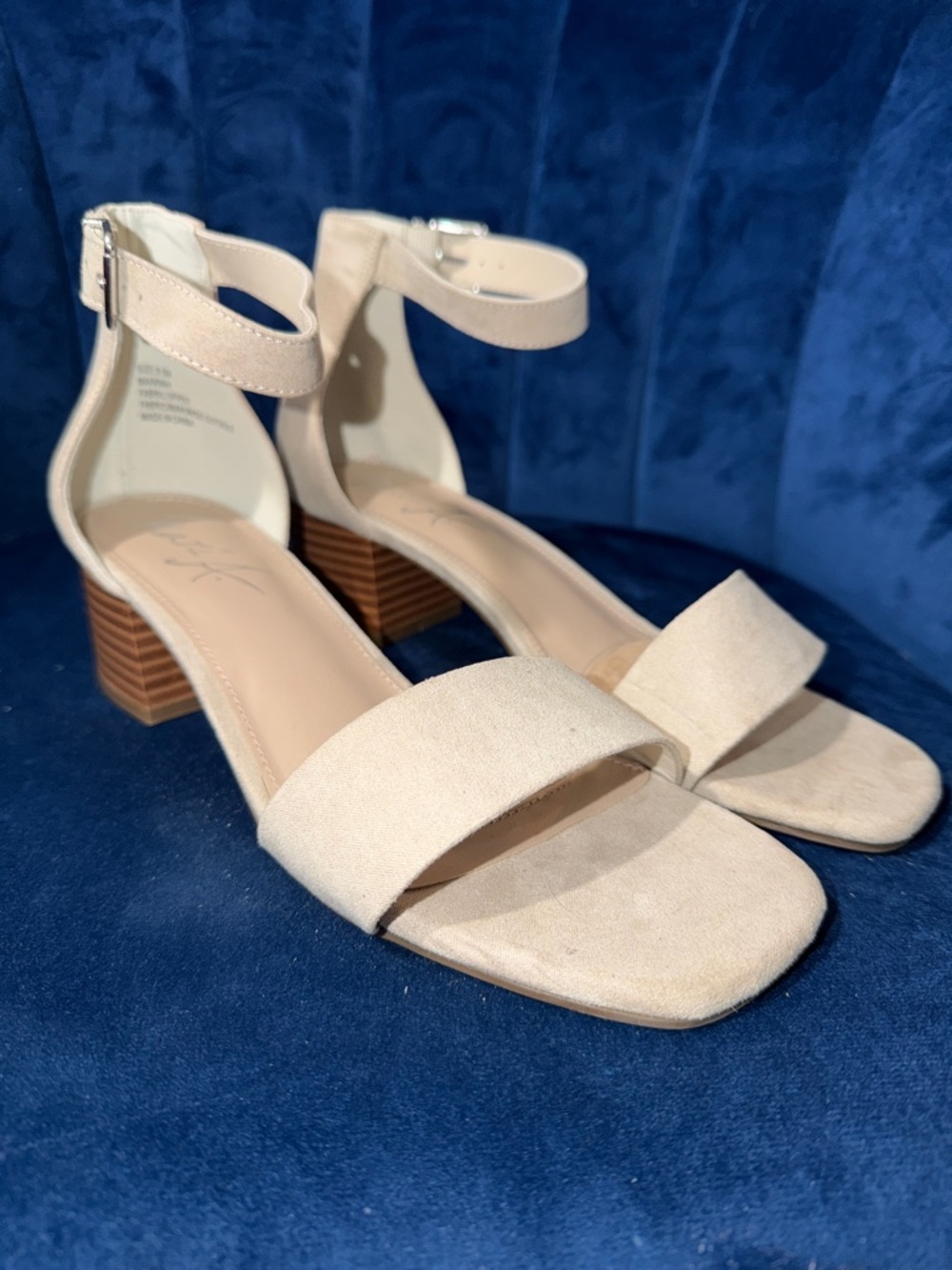 Mari A Women’s Ankle Strap Block Heel Sandals - Natural Cream Size 8.5